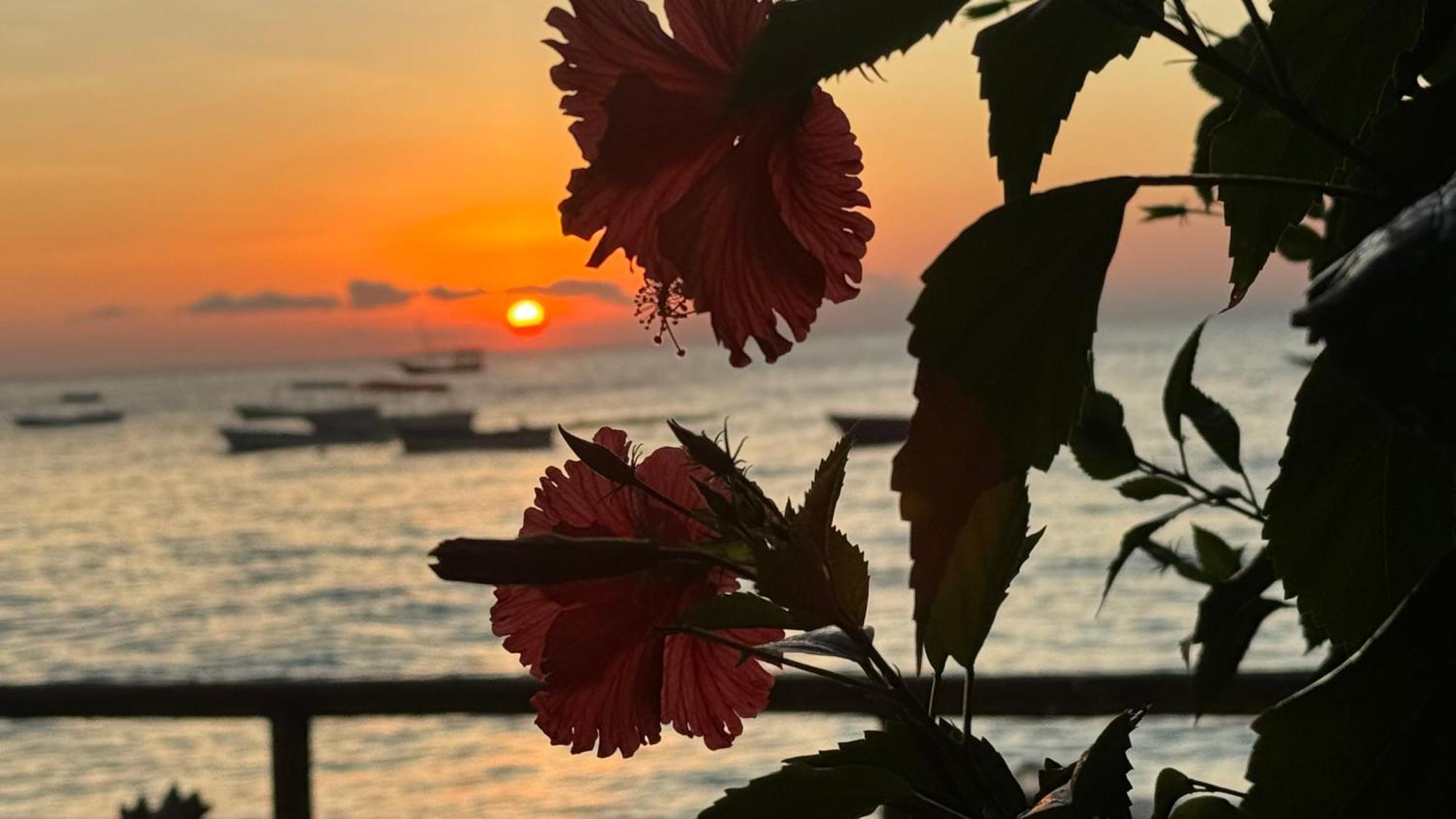 Blue Tides Hotel 눙귀 외부 사진