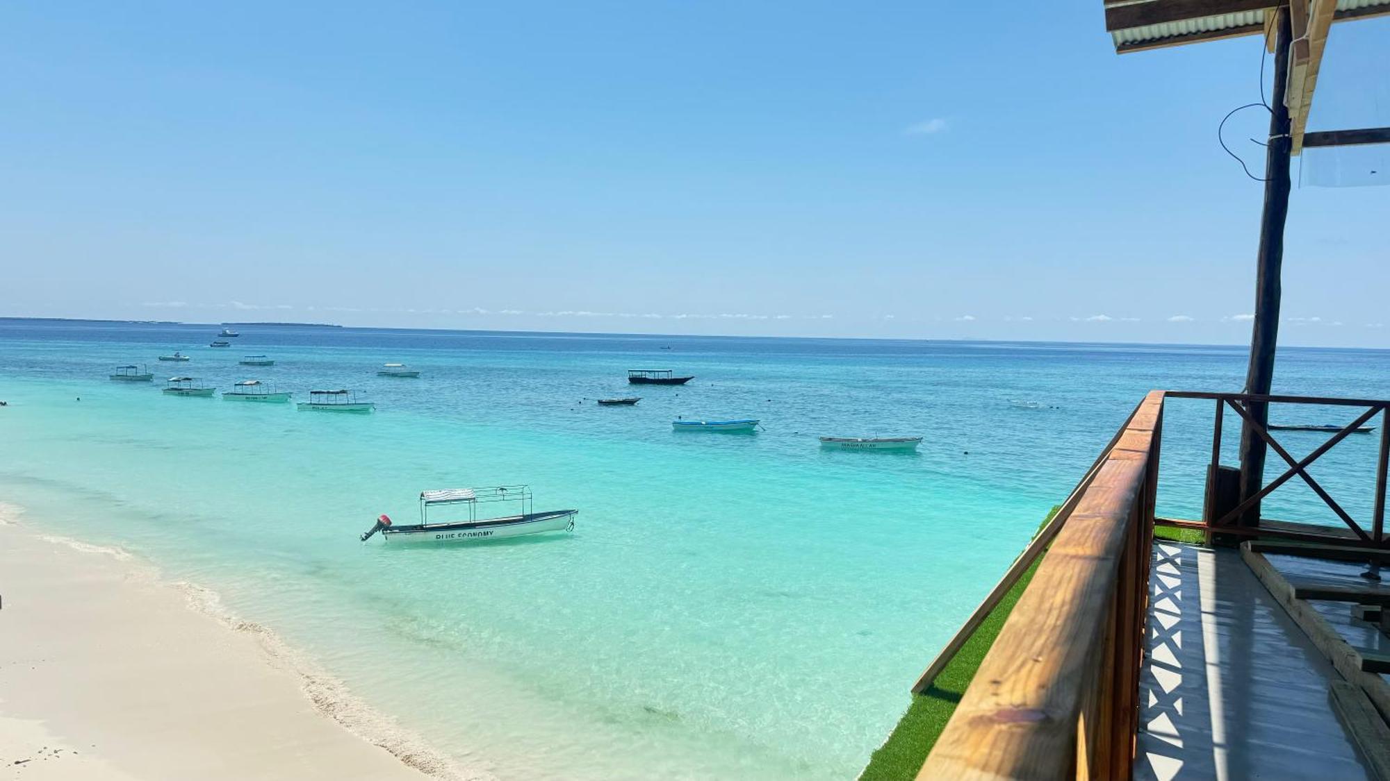 Blue Tides Hotel 눙귀 외부 사진