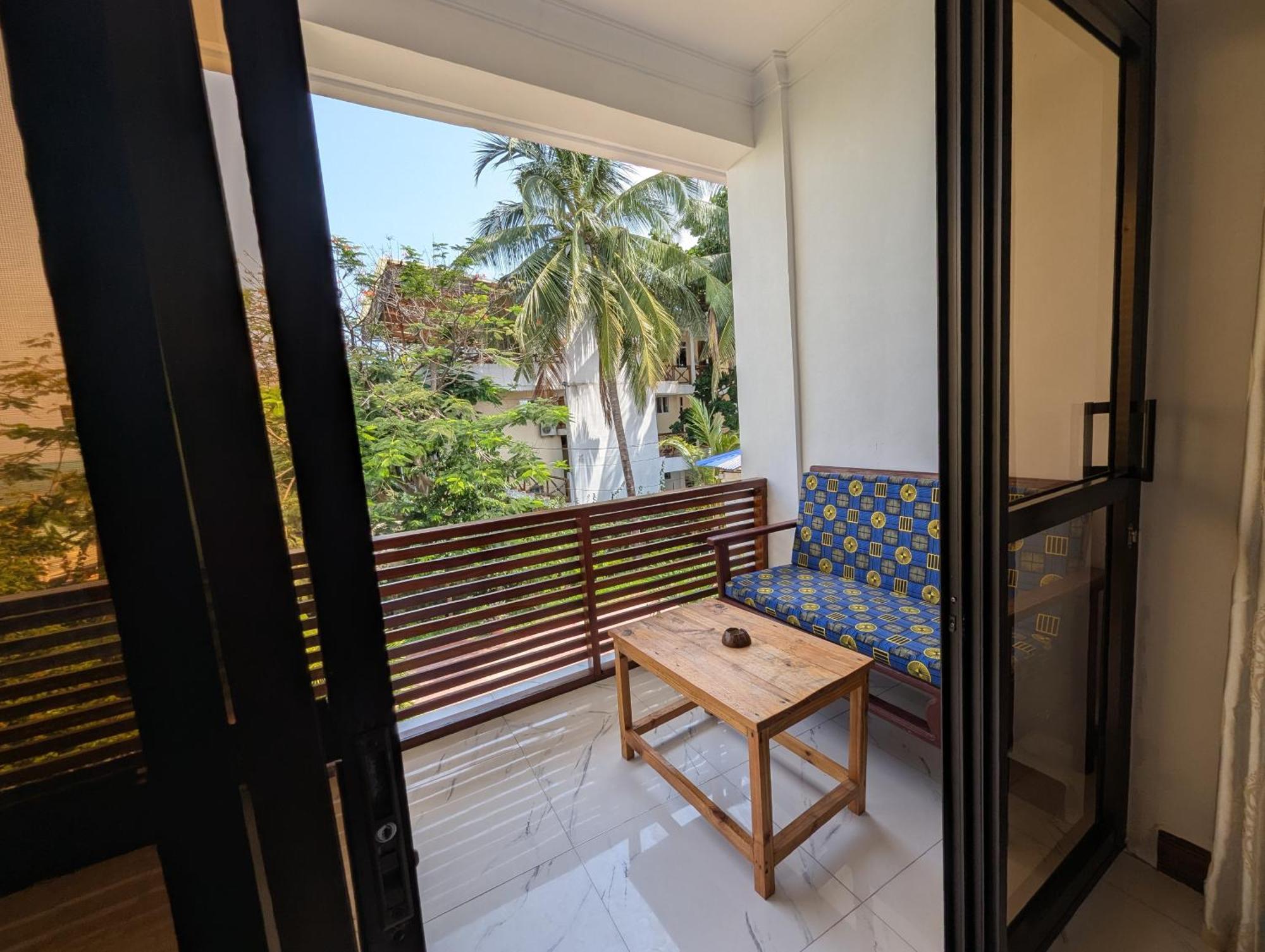 Blue Tides Hotel 눙귀 외부 사진