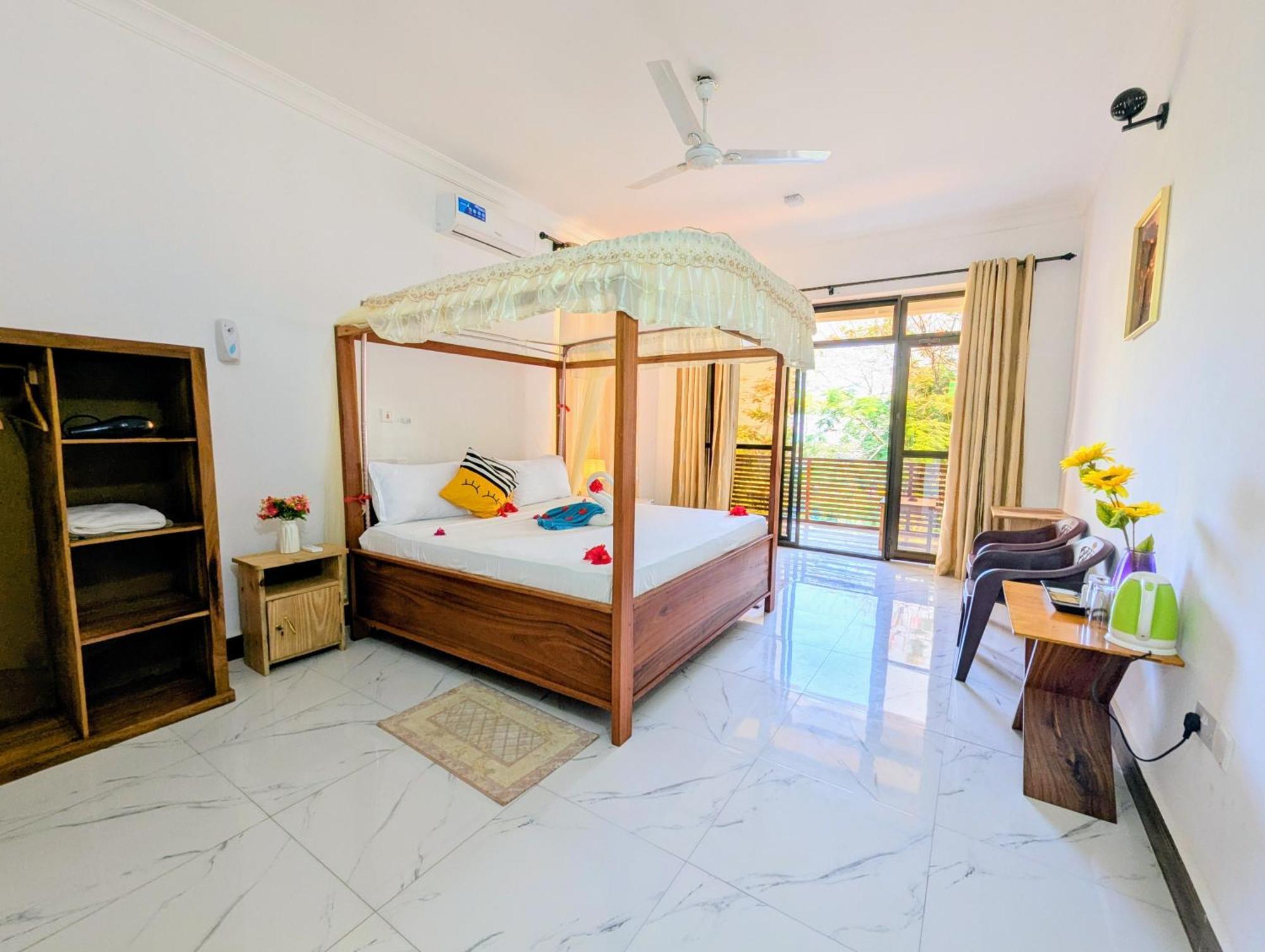 Blue Tides Hotel 눙귀 외부 사진